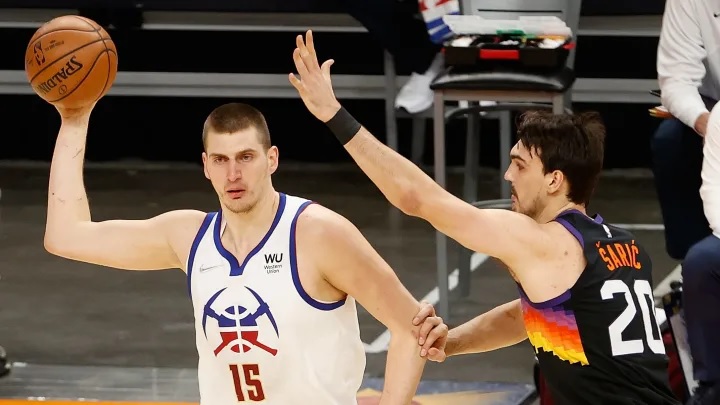 Nikola Jokic hizo historia en el tercer juego de la serie ante los Suns / Christian Petersen/Getty Images