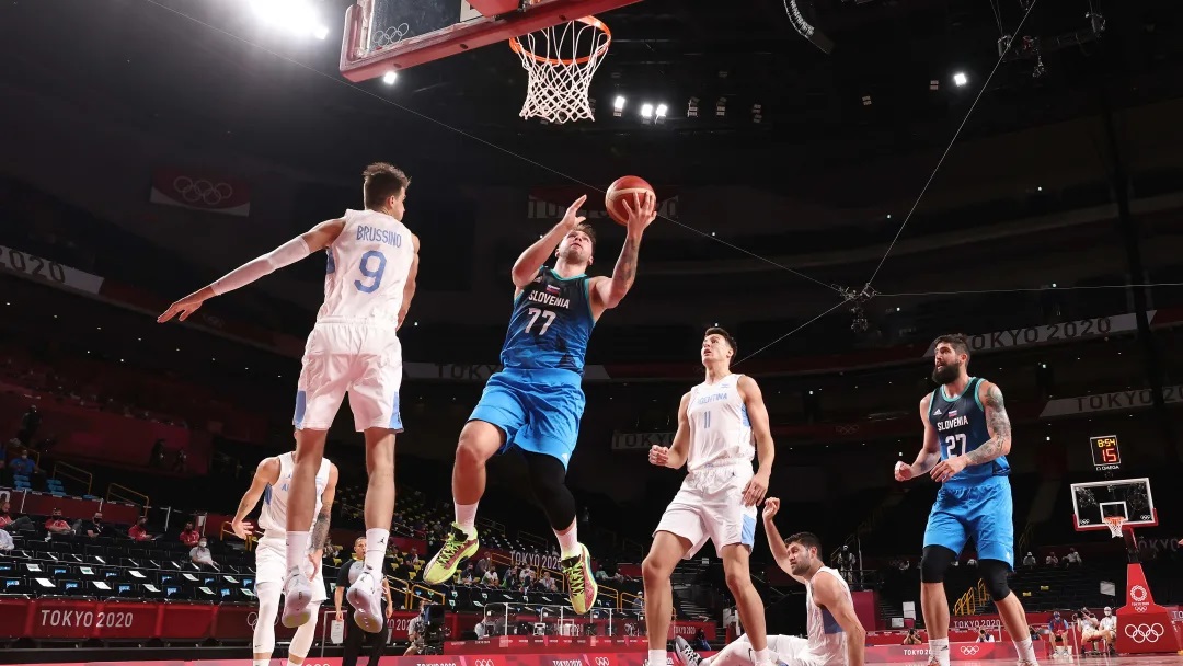 Manu Ginóbili felicitó a Luka Doncic / Gregory Shamus/Getty Images