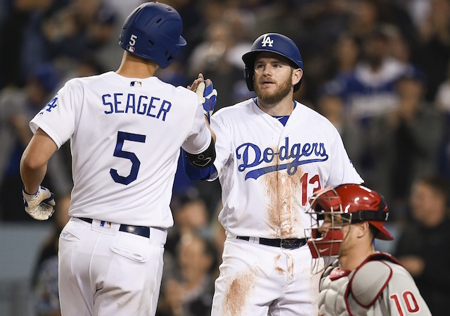 Corey Seager y Max Muncy, jugadores de los Dodgers