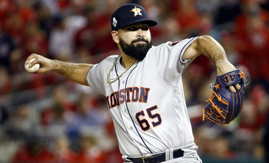 José Urquidy, lanzador de los Astros de Houston.