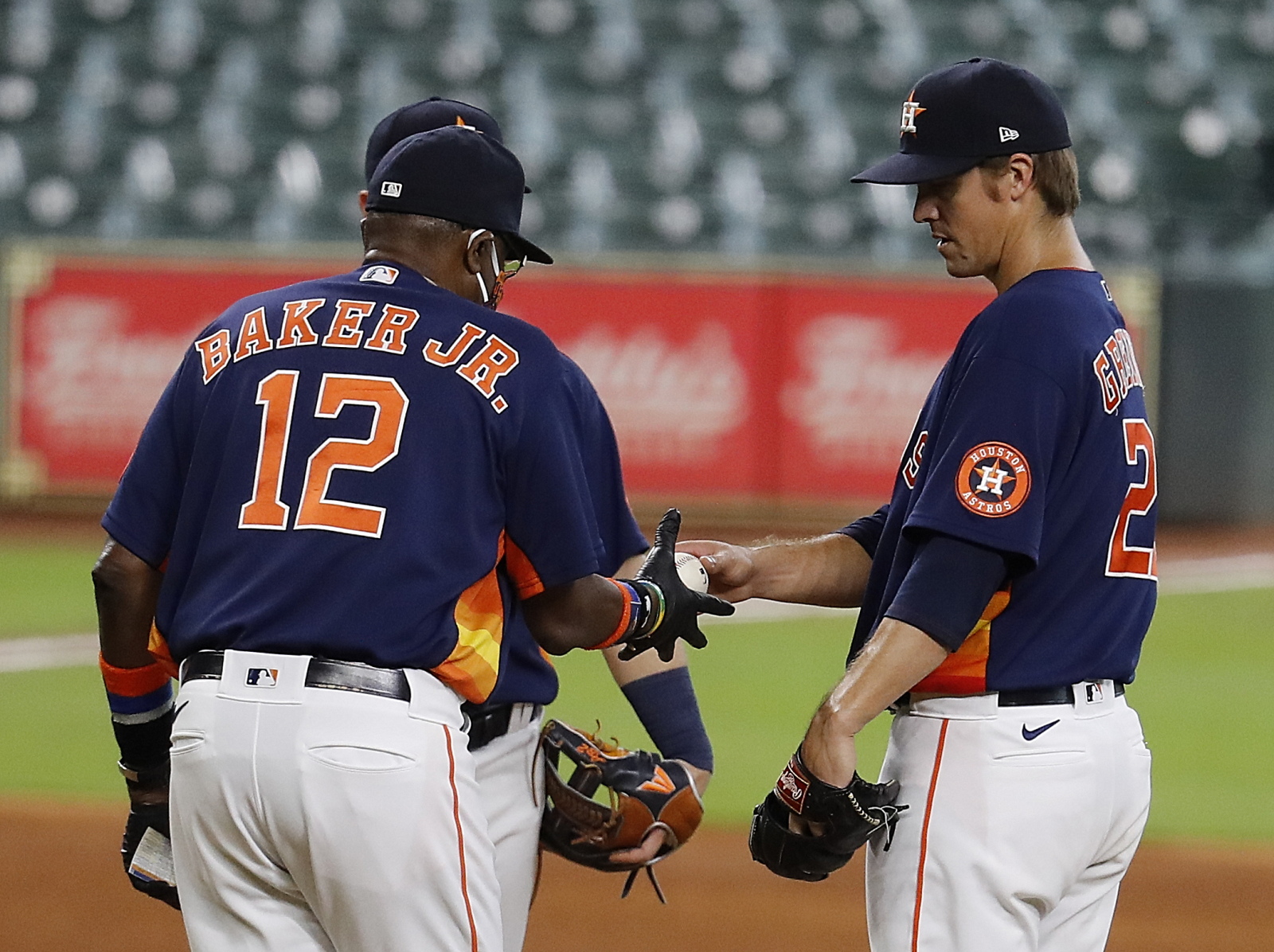 Dusty Baker y Zack Greinke. (Photo by Bob Levey/Getty Images)