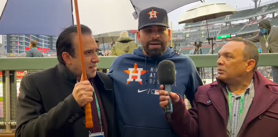 Agustín Zapata y Neftalí Medina, entrevistaron al lanzador mexicano José Urquidy.
