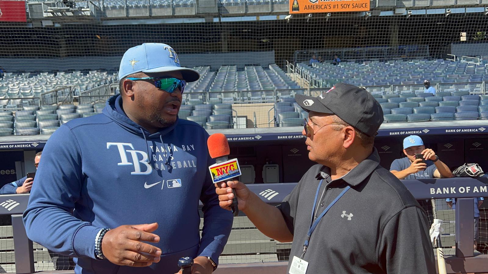 Rodney Linares entrevistado por Agustín Zapata ayer en el Yankee Stadium.