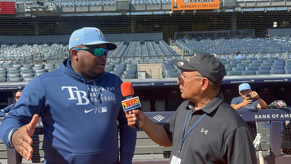 Rodney Linares, fue entrevistado por Agustín Zapata en el Yankee Stadium. Domingo 3 de Octubre 2021. (Foto / Neftalí Medina)