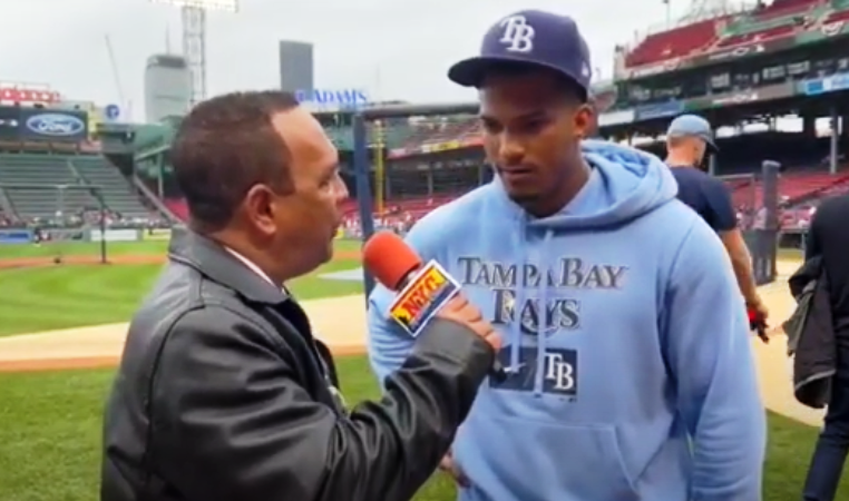 Wander Franco habló en Fenway Park con Agustín Zapata.