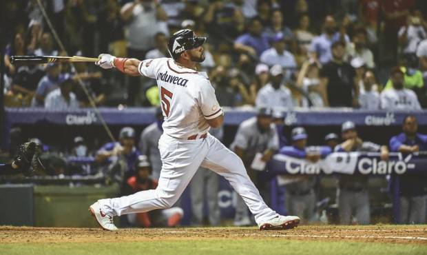 El toletero cumple su sueño de niño y pegó batazo ganador. (FRANCISCO ARIAS/ DIARIO LIBRE).