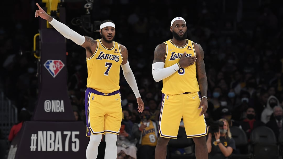 James alabó el juego desde el perímetro de su compañero Anthony / Kevork Djansezian/GettyImages