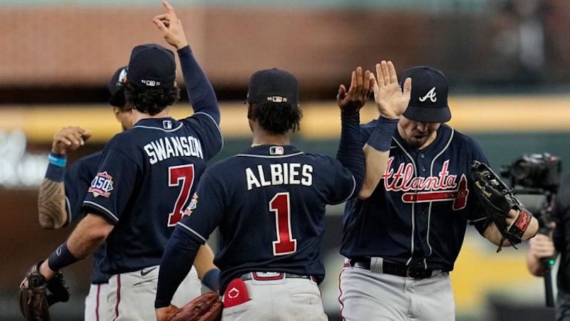 Los Bravos de Atlanta pierden en casa Juego 5.
