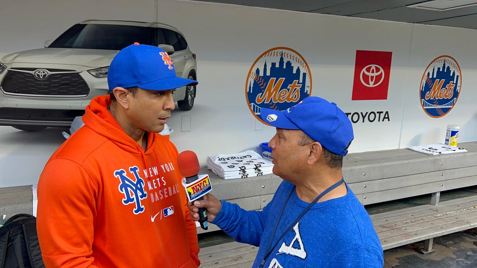 Al final de la temporada 2021 Luis Rojas hablando con Agustín Zapata sobre la debacle de los Mets al final de la temporada.