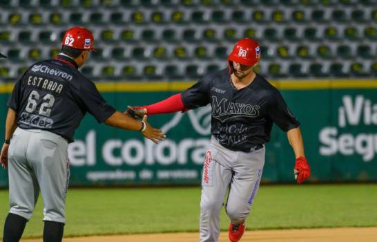 Kyle Martin, derecha, lleva 14 cuadrangulares en la Liga Mexicana del Pacífico (Fuente externa)