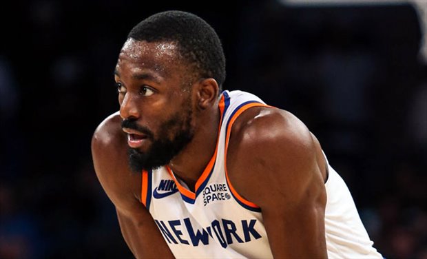Kemba Walker de York Knicks no jugará más el resto de la campaña de la NBA, lo que fue apoyado por el presidente del conjunto, Leon Rose. (AP/JEFF CHIU)
