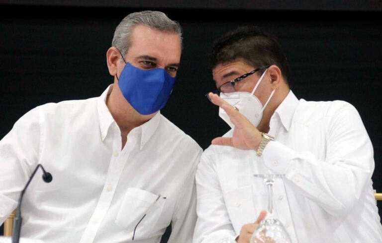 Foto de archivo /  El presidente Luis Abinader y Francisco Camacho, ministro de Deportes.
