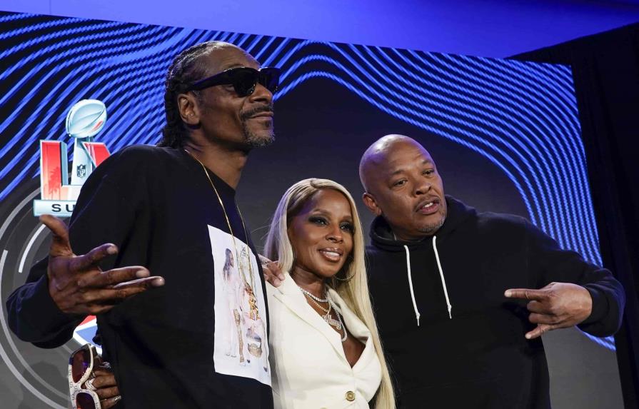 Snoop Dogg, Mary J. Blige y Dr. Dre participan en una conferencia de prensa sobre el espectáculo de medio tiempo del Super Bowl LVI el jueves 10 de febrero de 2022 en Los Angeles. (AP/MORRY GASH)