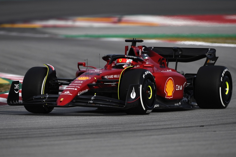 Charles Leclerc conduce su Ferrari