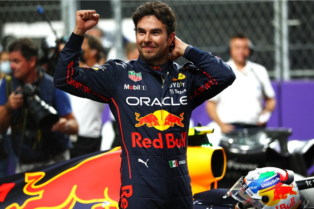 Sergio Pérez obtuvo la pole position en el Gran Premio de Arabia Saudita. Foto: Twitter @F1