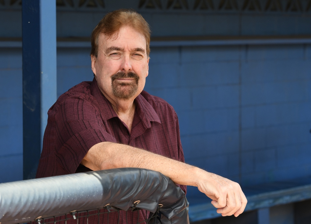 El veterano ejecutivo de béisbol y cazatalentos Marty Scott, que pasó gran parte de su carrera con los Rangers, calificó oficialmente para una lista de espera para un nuevo riñón a los 66 años. Tuvo que estar libre de cáncer durante dos años antes de ser elegible. Todavía tiene la esperanza de volver al béisbol, pero primero quiere el nuevo riñón. Viernes, 20 de marzo de 2020. (Jim Rassol / Fotógrafo independiente)