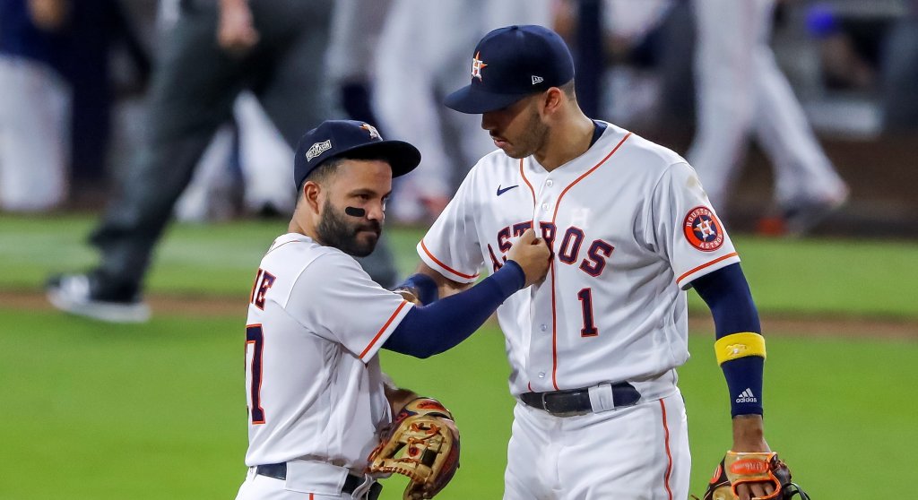 Foto de archivo / Jose Altuve y Carlos Correa.