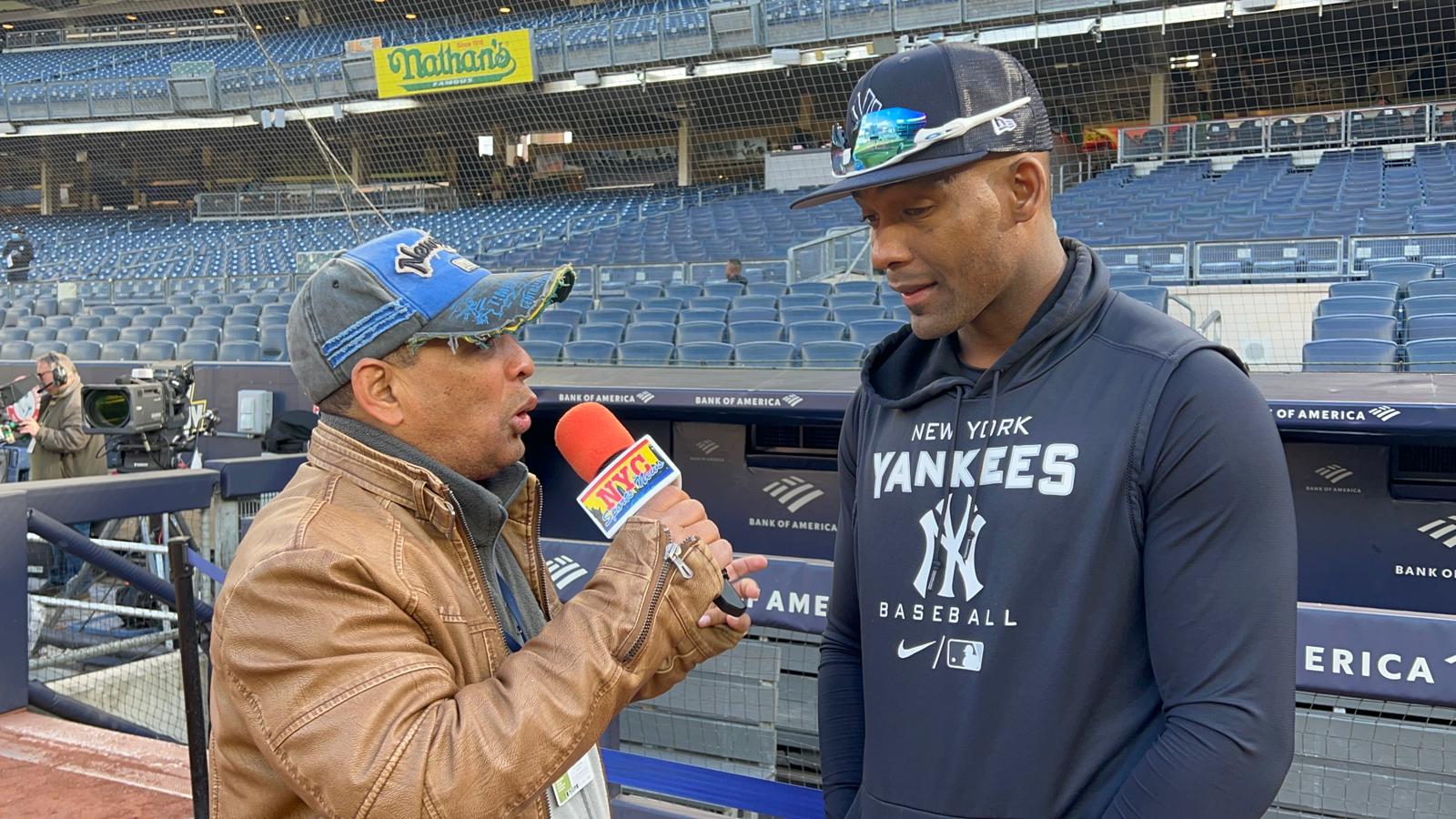 Agustín Zapata habló con Miguel Andújar en el Yankee Stadium.