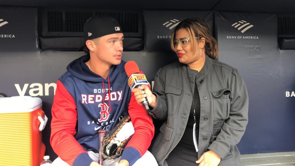 Arlenis J. Peña habló con Bobby Dalbec en el Yankee Stadium.