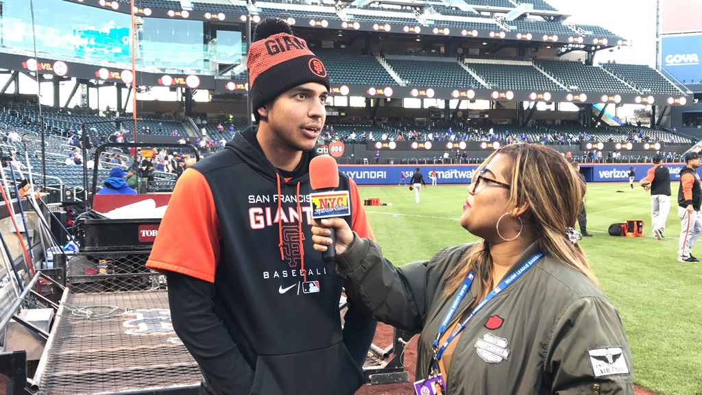 Arlenis Peña sostuvo una interesante conversación con el joven pelotero hondureño  Mauricio Dubón.