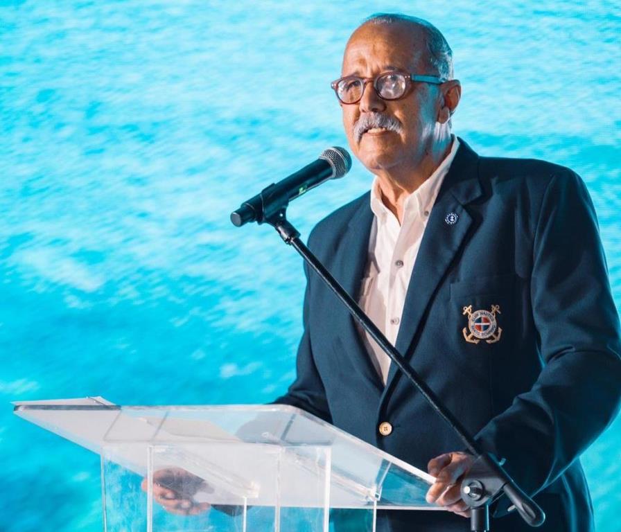 Comodoro Héctor Duval.
