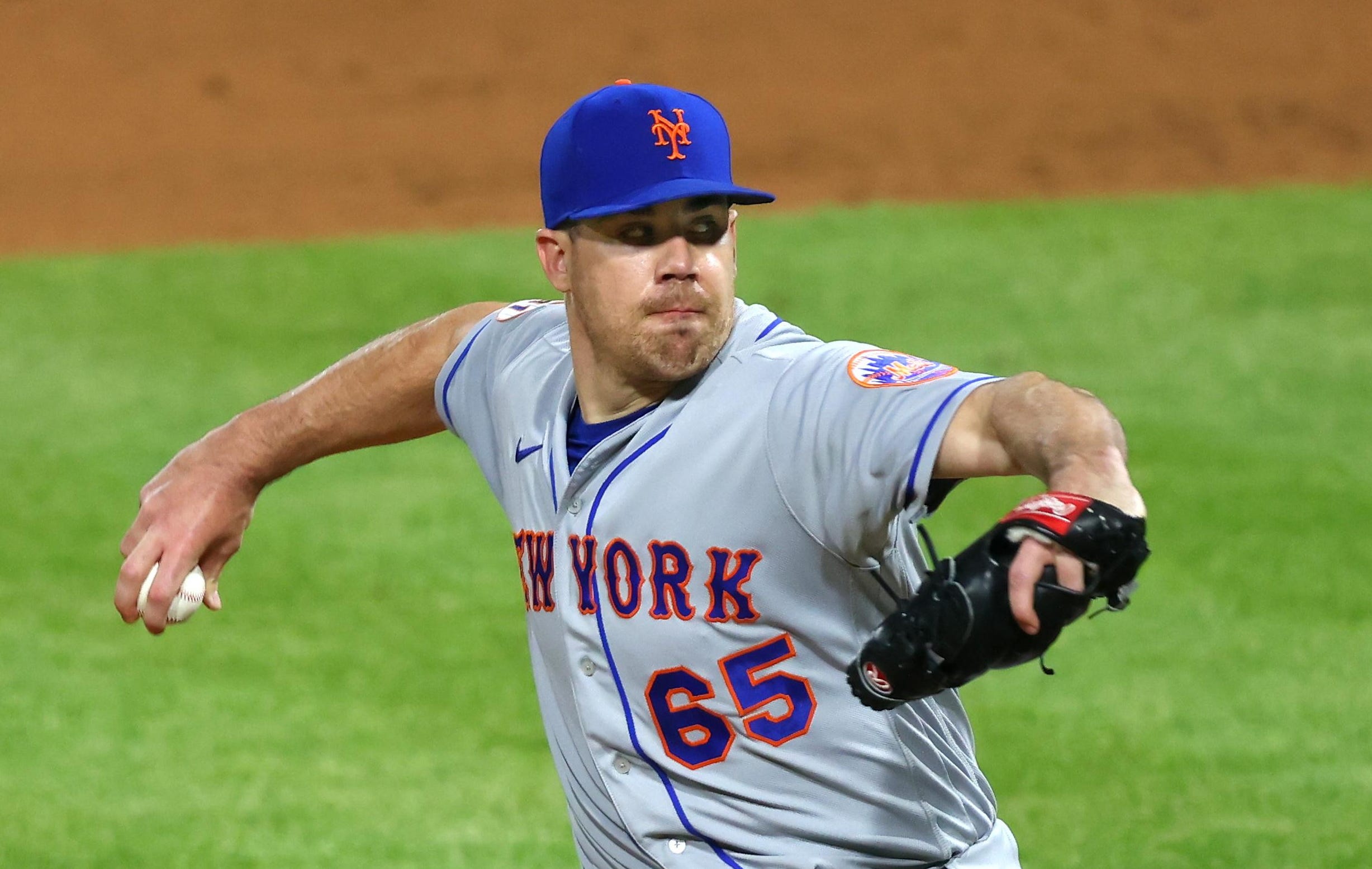 Trevor May #65 de los Mets de Nueva York en acción contra los Filis de Filadelfia durante un partido en el Citizens Bank Park el 2 de mayo de 2021 en Filadelfia, Pensilvania. (Foto de Rich Schultz/Getty Images) IMÁGENES GETTY