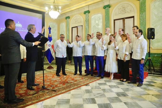 El presidente de la República, Luis Abinader, juramentó este viernes el Comité Organizador de los Juegos Centroamericanos y el Caribe que se celebrarán en el país en el 2026 en su edición XXV.