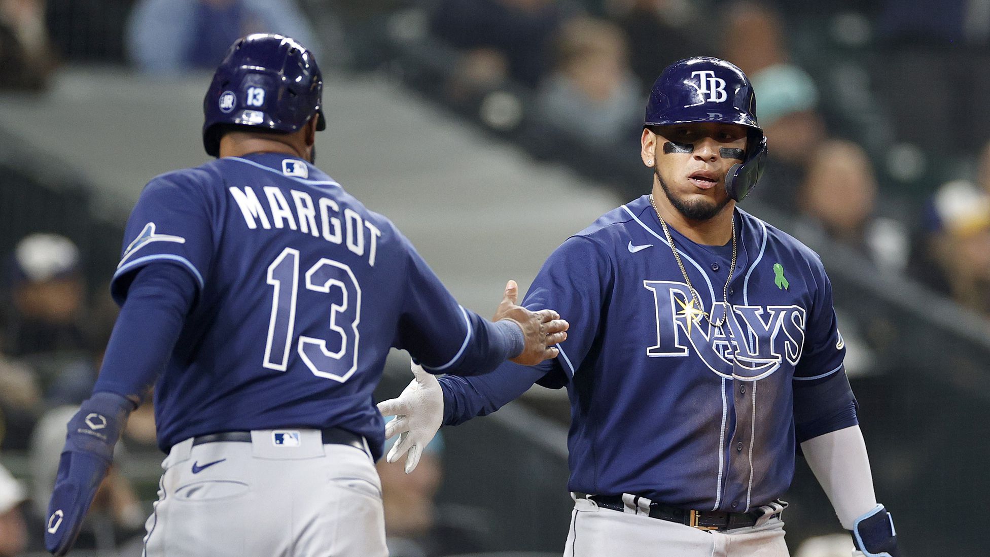 Isaac Paredes a la de. y Manuel Margot a la izq., jugadores del equipo de los Rays de Tampas / Steph Chambers
AFP