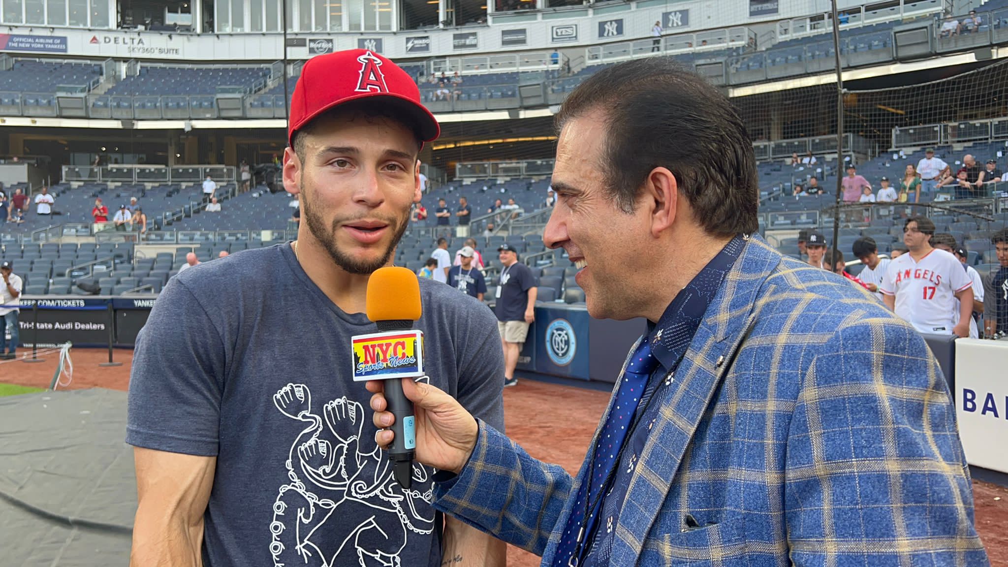 Neftalí Medina dialogó con Andrew Velázquez en su antigua casa, Yankee Stadium.