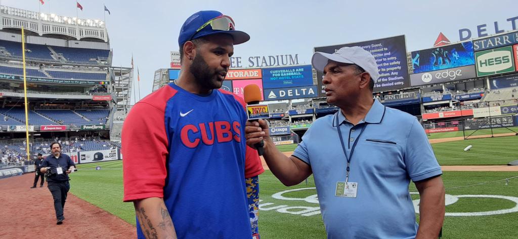 Agustín Zapata conversó con Jonathan Villar en el Yankee Stadium.
