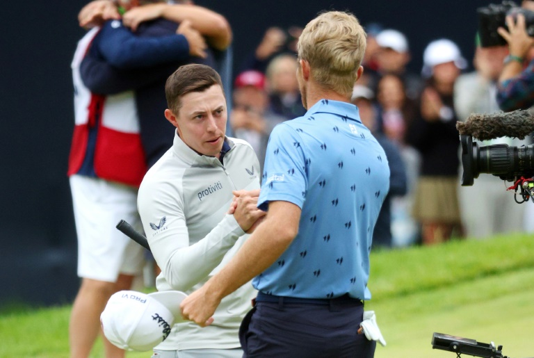 Matt Fitzpatrick (izquierda) saluda a Will Zalatoris tras su victoria en el Abierto de Estados Unidos. / Cortesía de metrolibre.com
