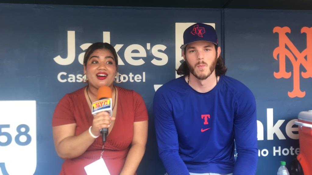 Arlenis J. Peña habló en el Citi Field con el receptor Jonah Heim.