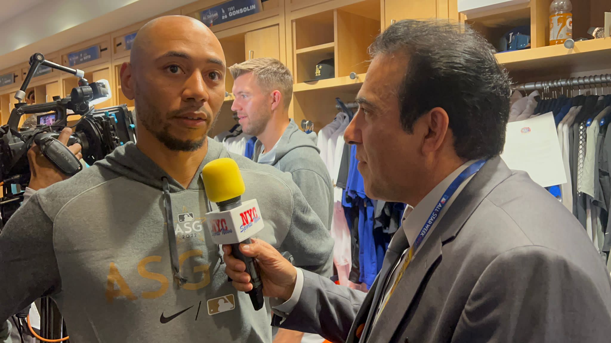Foto de archivo / Neftalí Medina entrevistó a Mookie Betts en el Dodger Stadium.