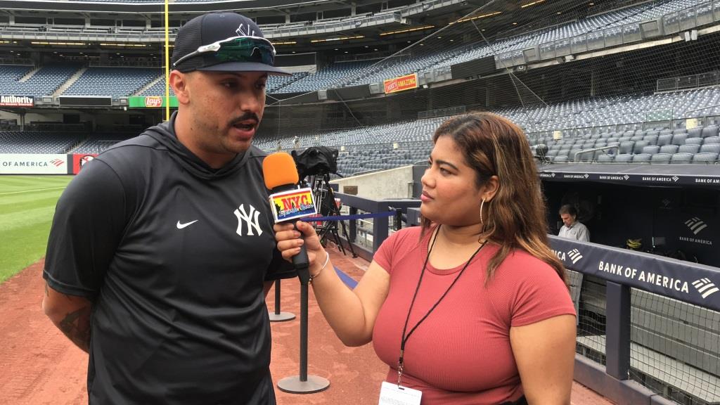 Néstor Cortés entrevistado por Arlenis J. Peña en el Yankee Stadium.