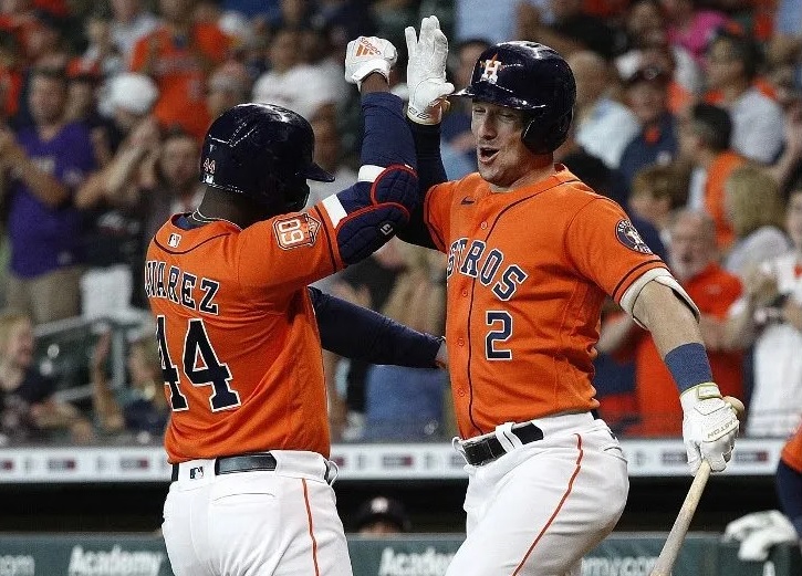 Yordan Álvarez y Alex Bregman