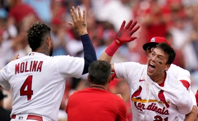 MLB: Cardenales gana con Walk-Off y se acerca a medio juego de Cerveceros por la cima de la división Central en LN. (MLB.)