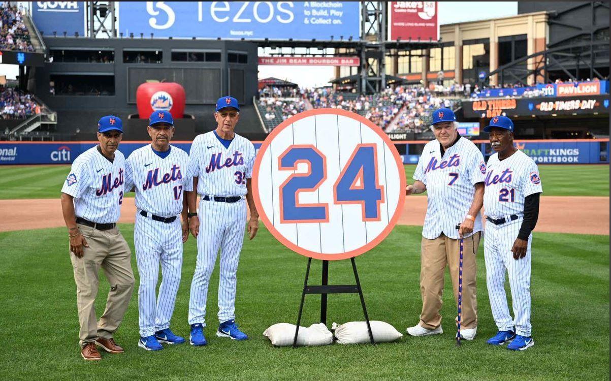En el Día de los Veteranos los Mets retiraron el número 24 que usó Willie Mays.