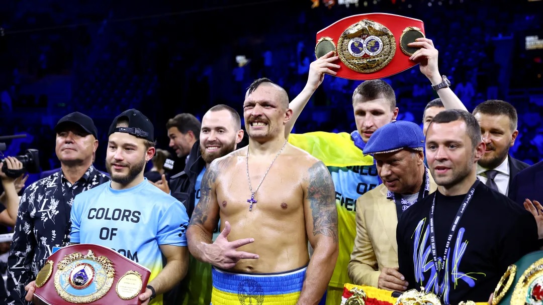 Oleksandr Usyk venció a Anthony Joshua para retener todos sus cinturones como campeón de peso Pesado. / Francois Nel/GettyImages