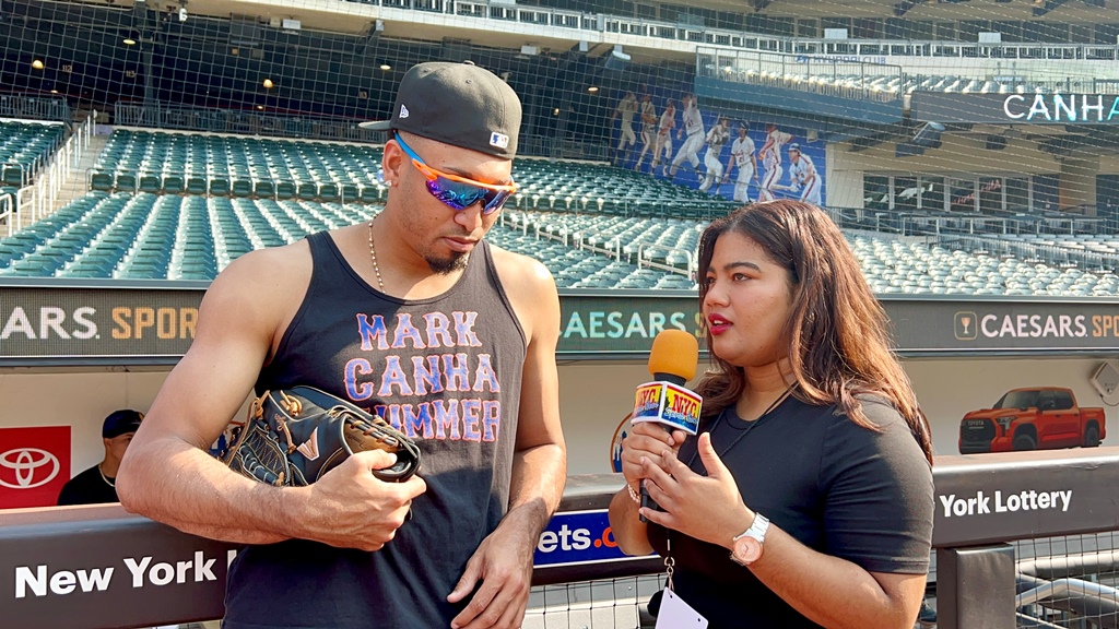 Edwin Díaz es captado conversando con Arlenis J. Peña en Citi Field.