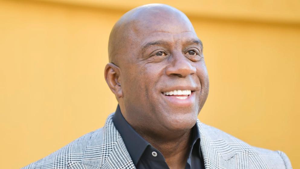 Magic Johnson en el estreno de Apple TV+-Doku „ They Call Me Magic" en el Regency Village Theatre de Los Ángeles /  Foto de Getty Images