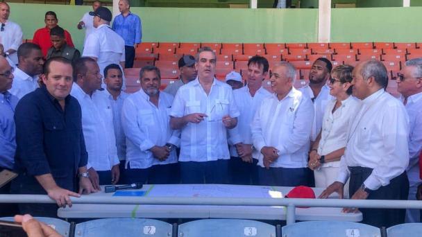 El presidente Abinader visitó el estadio José Briceño. (ANEUDY TAVÁREZ)
