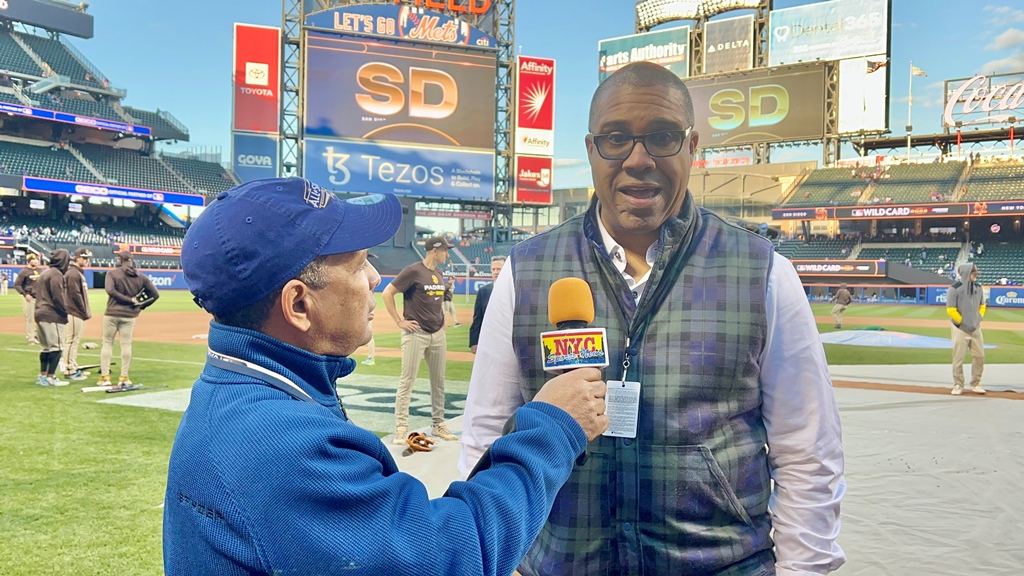 Agustín Zapata entrevista a Eduardo Pérez en Citi Field.