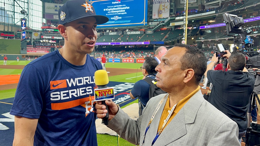 Agustín Zapata entrevista a Mauricio Dubón en el Minuto Maid Park en Houston.