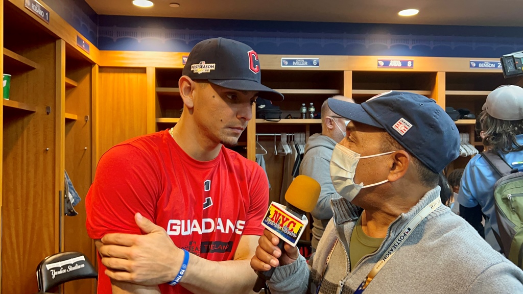 Agustín Zapata entrevista al venezolano Andrés Giménez, en el Yankee Stadium.