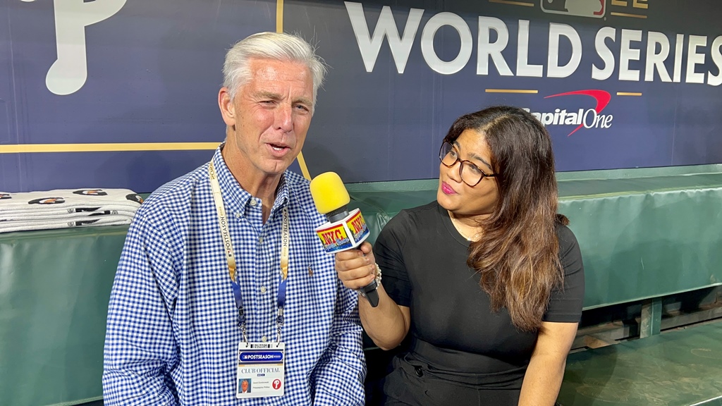 Arlenis J. Peña entrevista a Dave Dombrowsk, presidente de Operaciones de Béisbol de los Filis de Filadelfia.