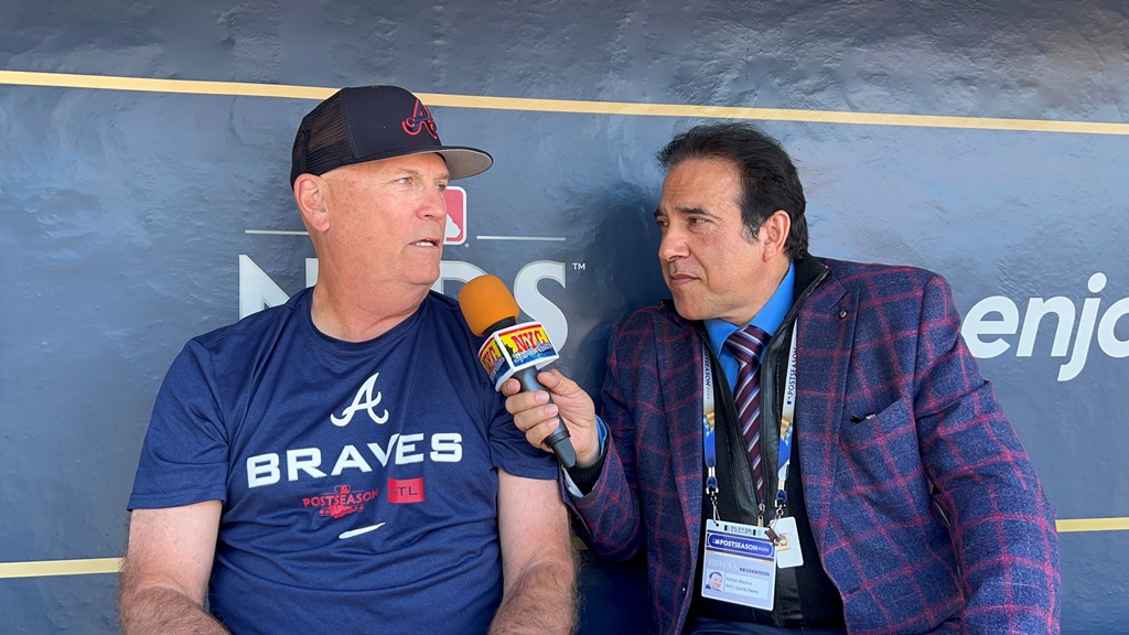 Neftalí Medina entrevista al manager de los Bravos e Atlanta Brian Snitker.