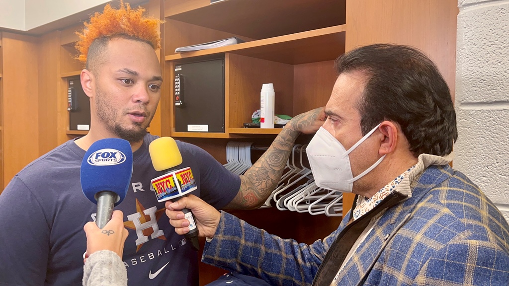 Neftalí Medina conversó con Martín Maldonado después del partido.