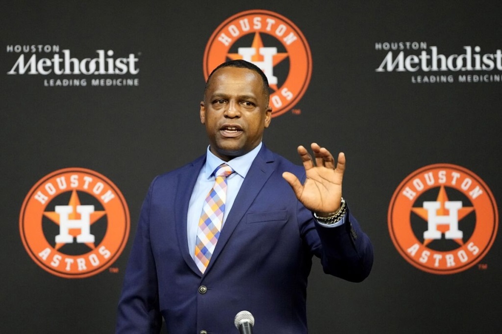 Dana Brown agradece a la prensa tras una conferencia en que se le presentó como gerente general de los Astros de Houston, el jueves 26 de enero de 2023 (AP Foto/David J. Phillip)(David J. Phillip / Associated Press)