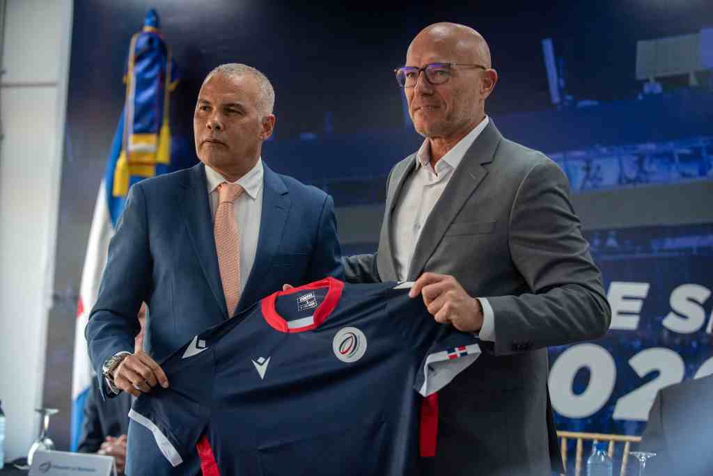 Rubén García presenta a Gabriel Neveleff como el nuevo director técnico de la absoluta. (NELSON PULIDO)