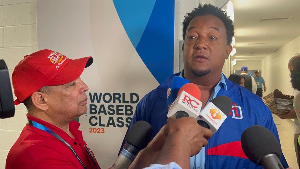 Agustín Zapata entrevistó a Pedro Martínez en el Loan Depot Park.